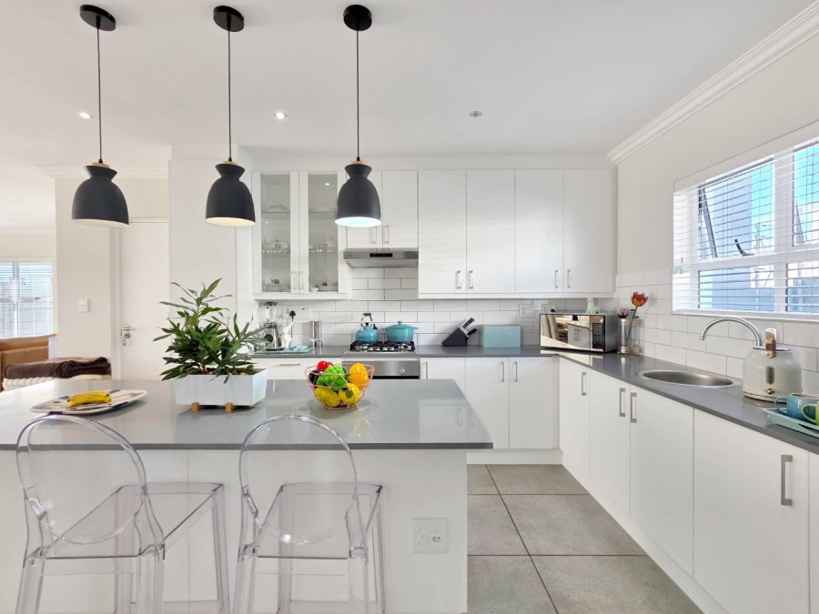 3 Bedroom Property for Sale in Sunningdale Western Cape